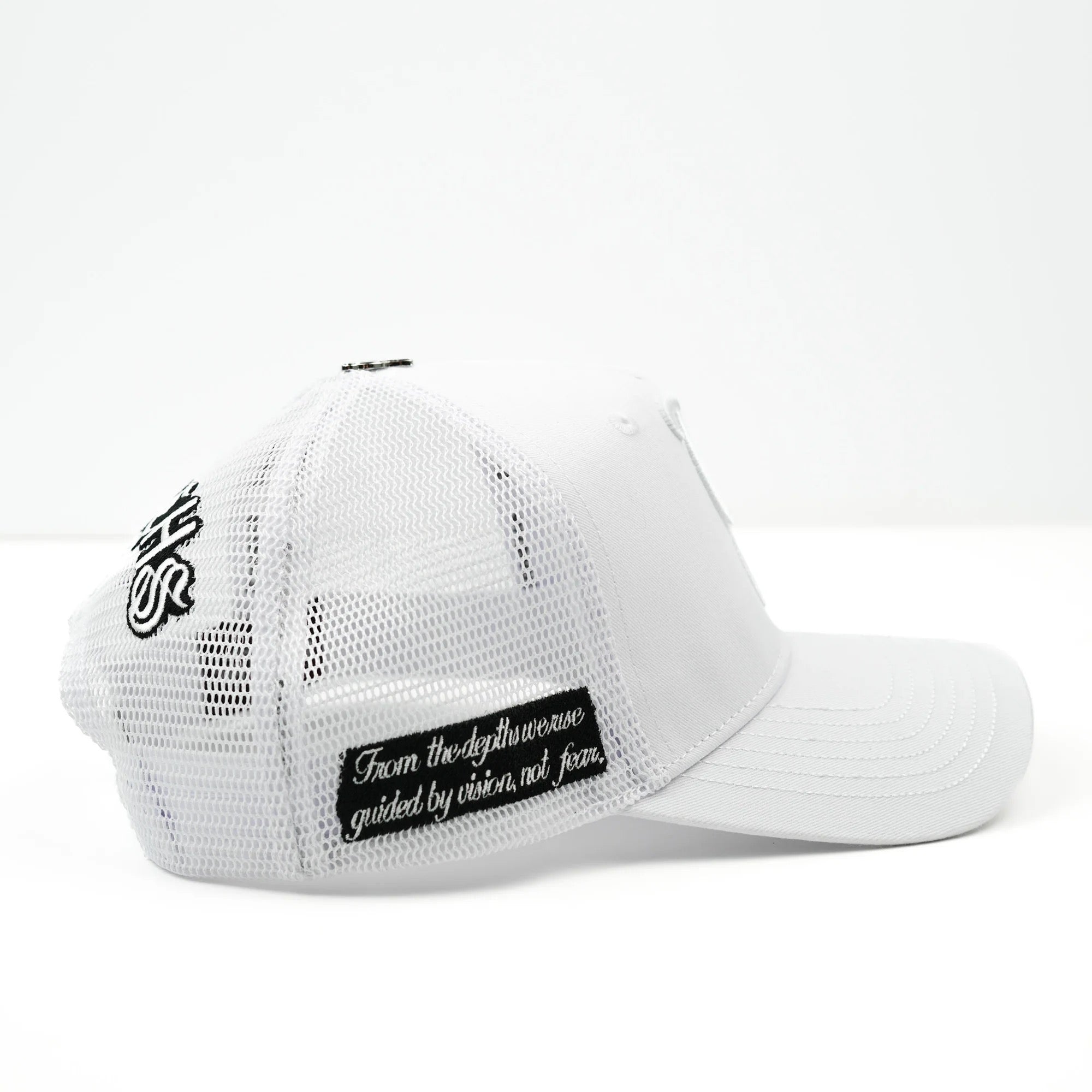 Trnchs Hat White